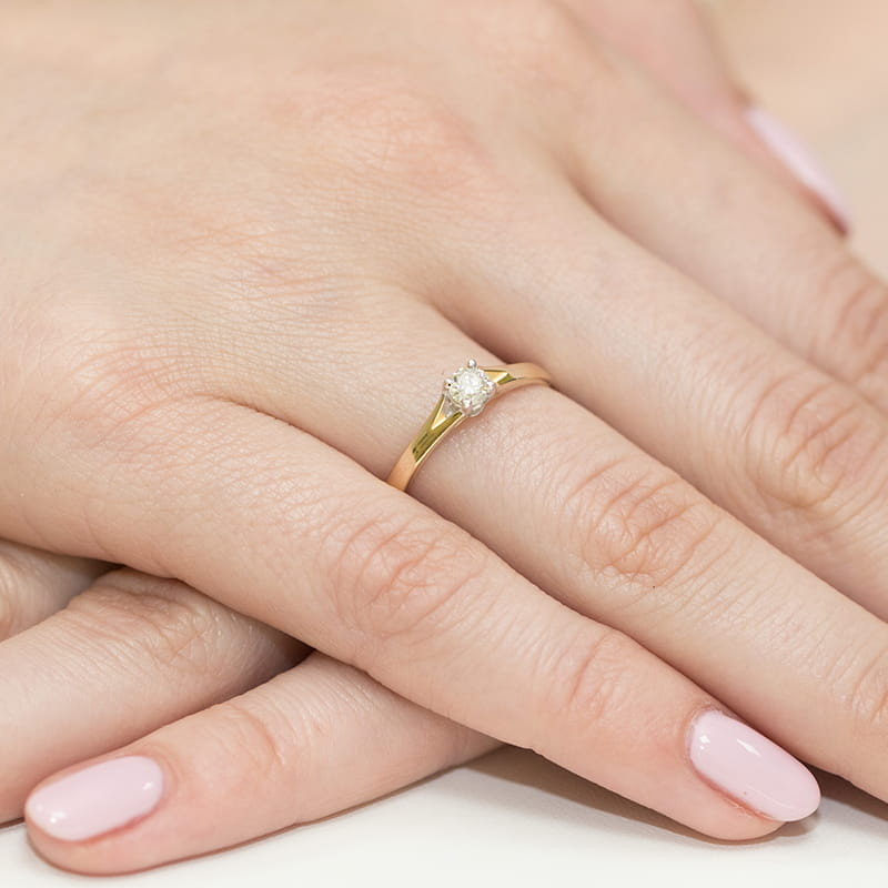 Pierścionek W240 Diament 0,20ct żółte złoto