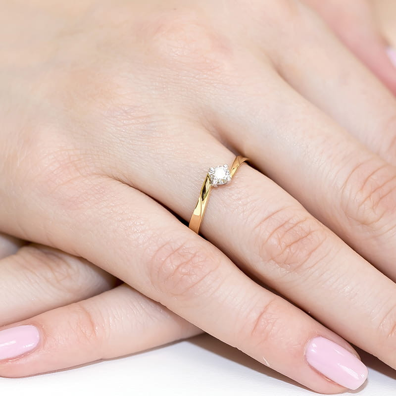 Pierścionek W243 Diament 0,20ct żółte złoto