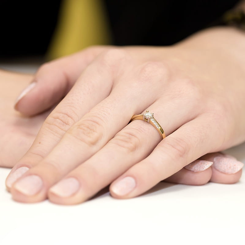 Pierścionek W258 Diament 0,15ct żółte złoto