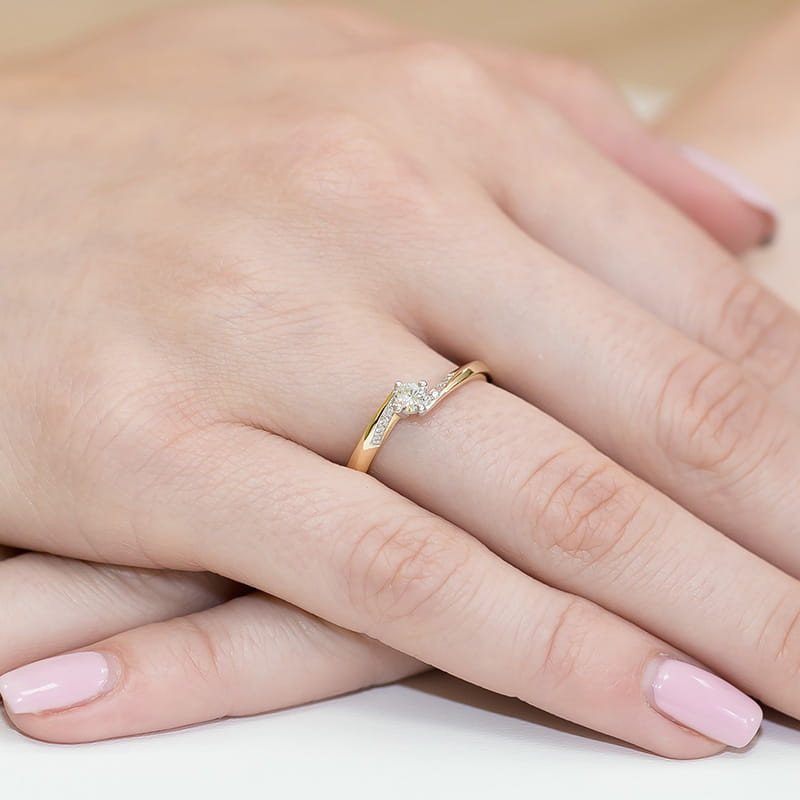 Pierścionek W262 Diament 0,15ct żółte złoto