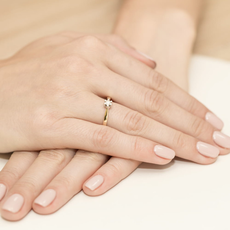 Pierścionek W299 Diament 0,12ct żółte złoto