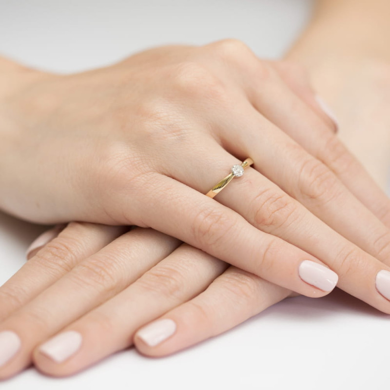 Pierścionek W322 Diament 0,04ct żółte złoto