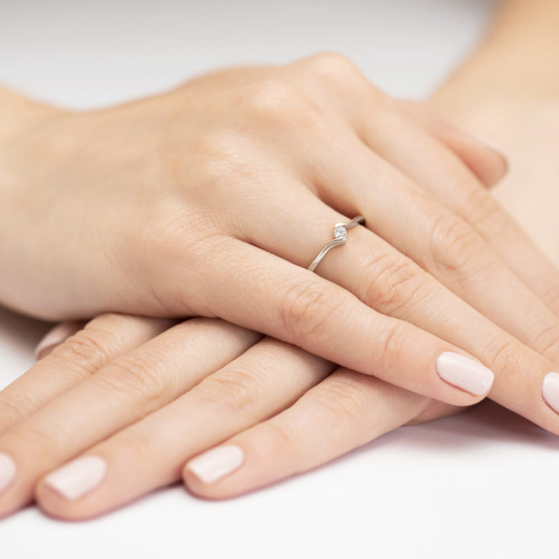 Pierścionek W332 Diament 0,09ct białe złoto