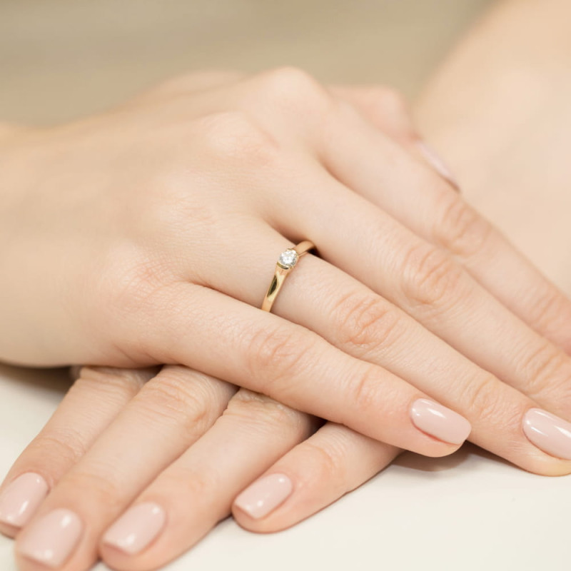 Pierścionek W369 Diament 0,15ct żółte złoto