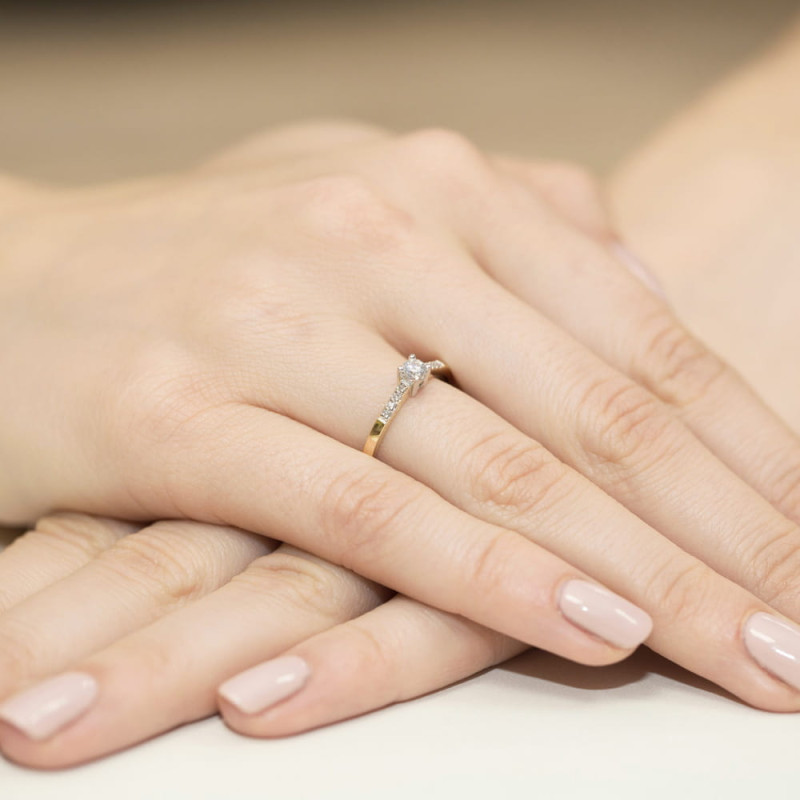 Pierścionek W382 Diament 0,15ct żółte złoto