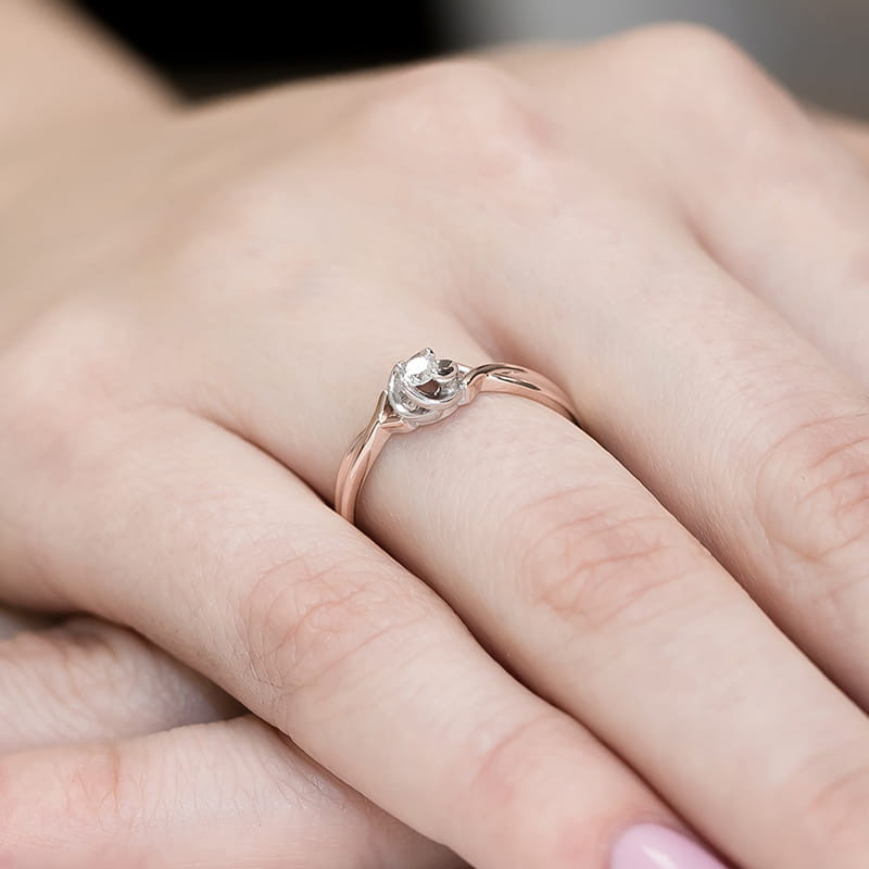 Pierścionek W329 Diament 0,10ct różowe złoto
