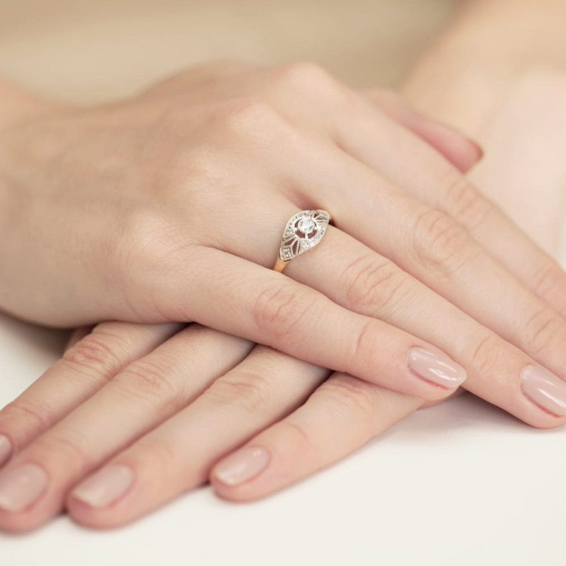 Pierścionek W413 Diament 0,10ct żółte złoto