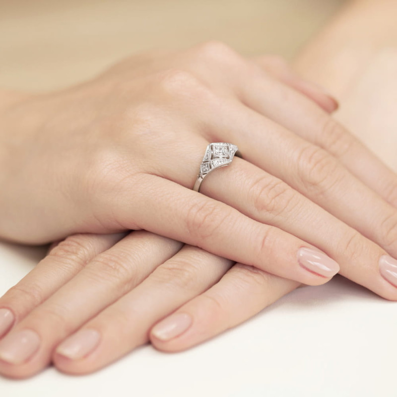 Pierścionek W412 Diament 0,10ct białe złoto