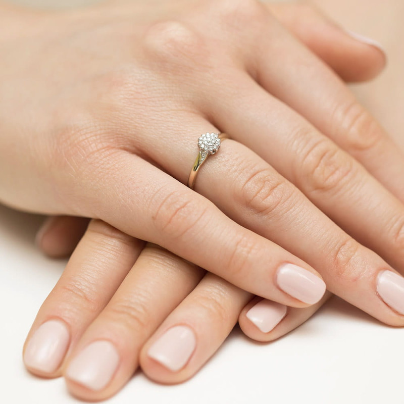 Pierścionek W419 z diamentami żółte złoto