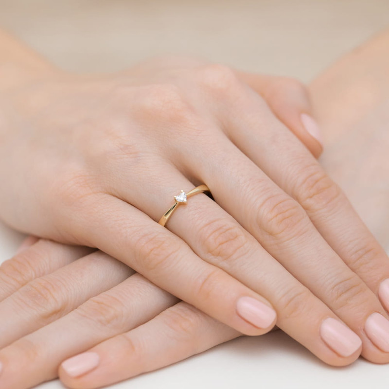 Pierścionek W433 Diament 0,10ct żółte złoto