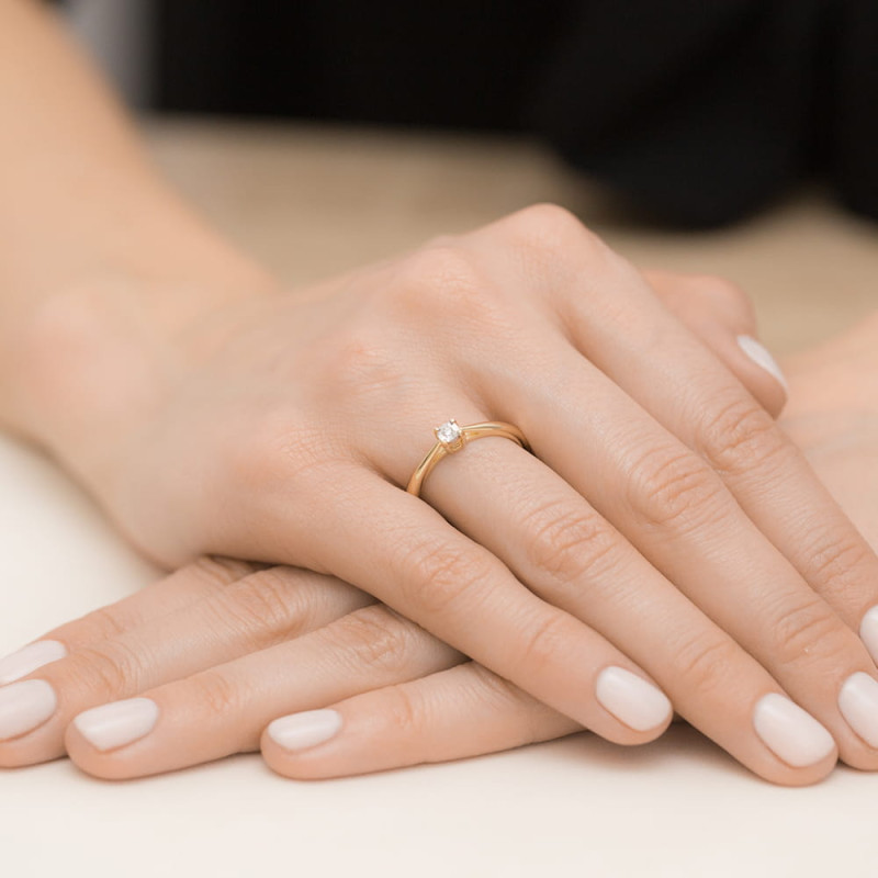 Pierścionek W463 Diament 0,02ct żółte złoto