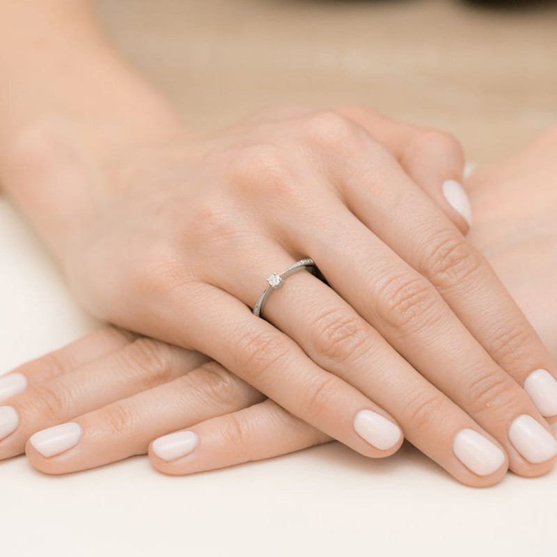Pierścionek W465 Diament 0,01ct białe złoto