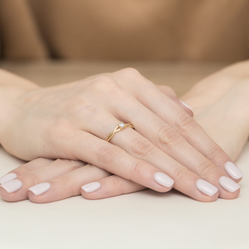 Pierścionek W470 Diament 0,03ct żółte złoto