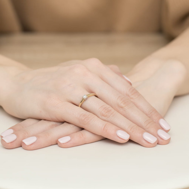 Pierścionek W471 Diament 0,03ct żółte złoto