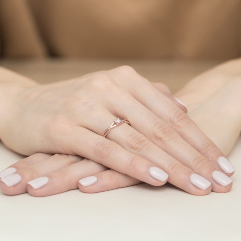Pierścionek W470 Diament 0,03ct różowe złoto