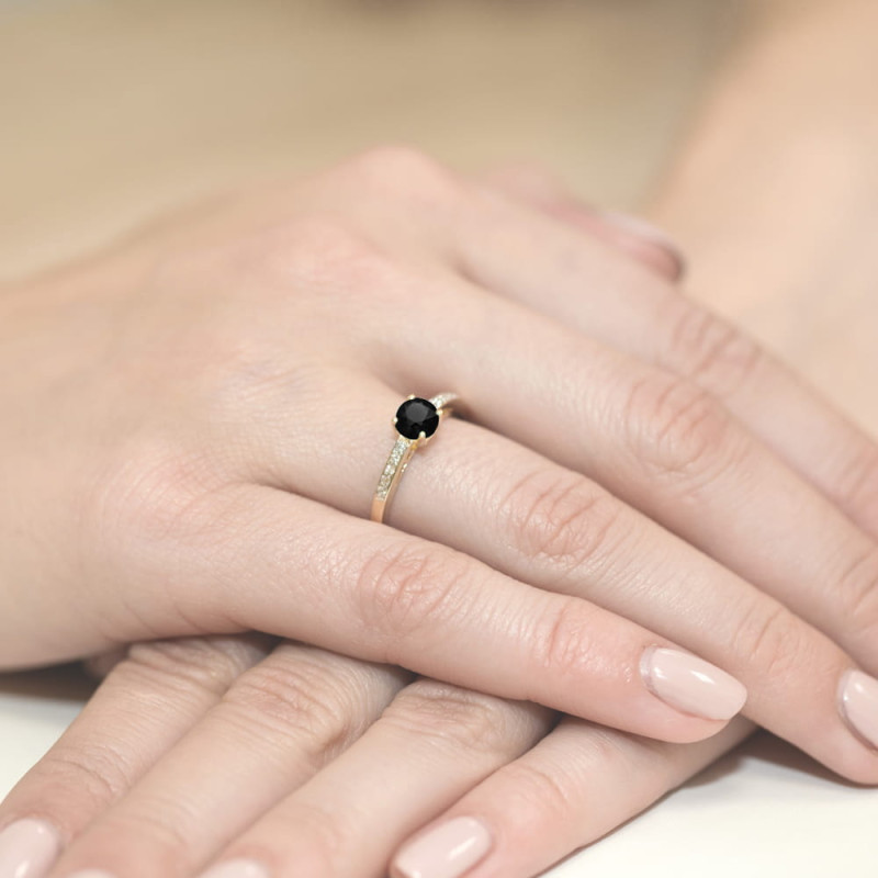 "Pierścionek W066 Czarny Diament 0,50ct w żółtym złocie | Daiman