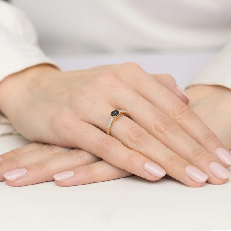 "Pierścionek W055 Czarny Diament 0,08ct - Żółte Złoto | Daimana.