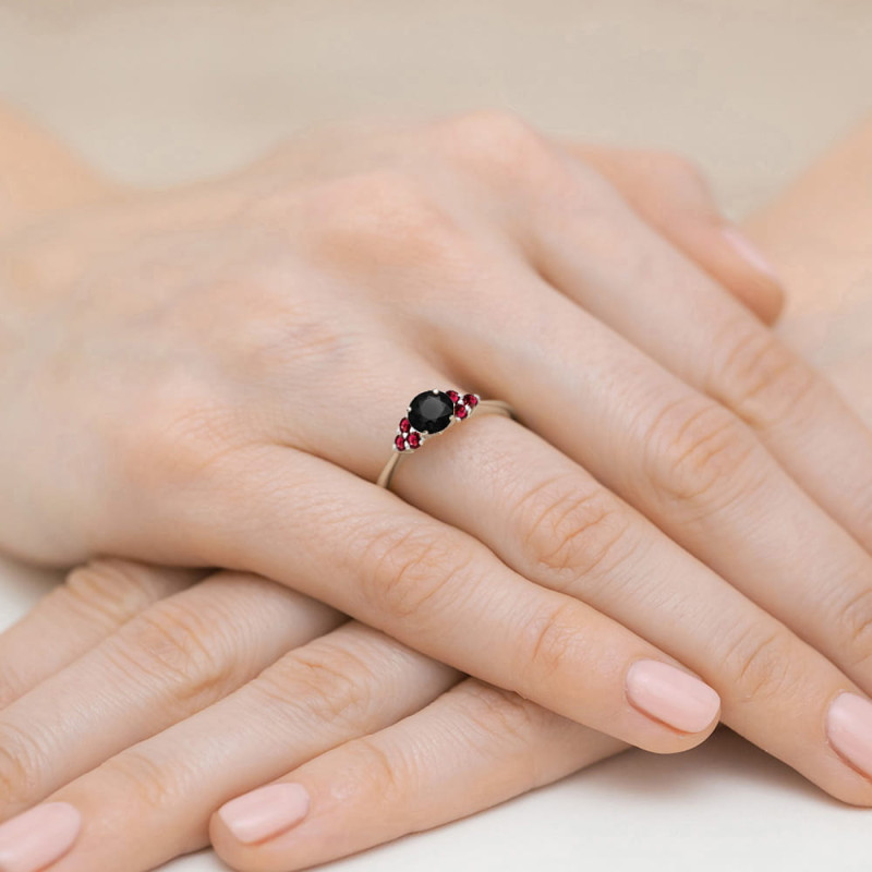 "Pierścionek W451 z czarnym diamentem 0,50ct w białym złocie - Dai