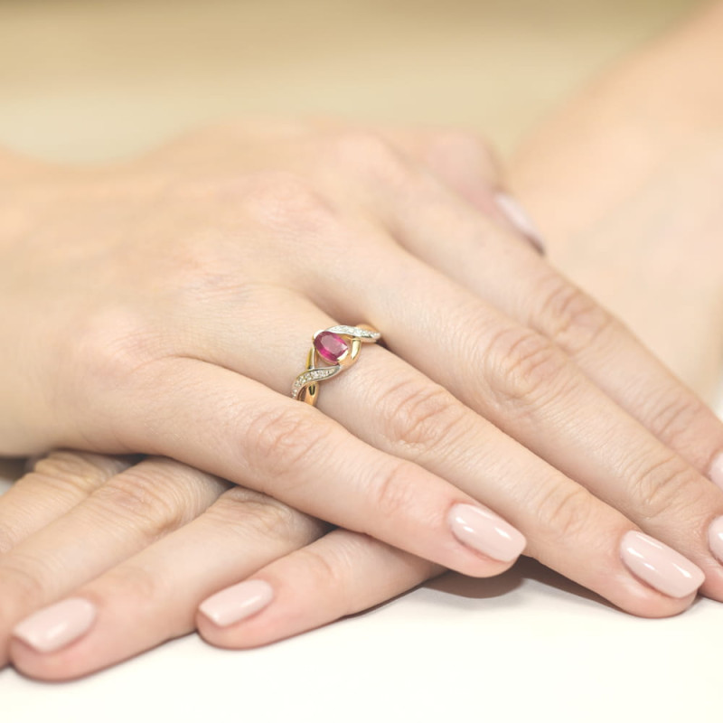 "Pierścionek W028 Rubin 0,60ct w żółtym złocie - Daimana.pl"