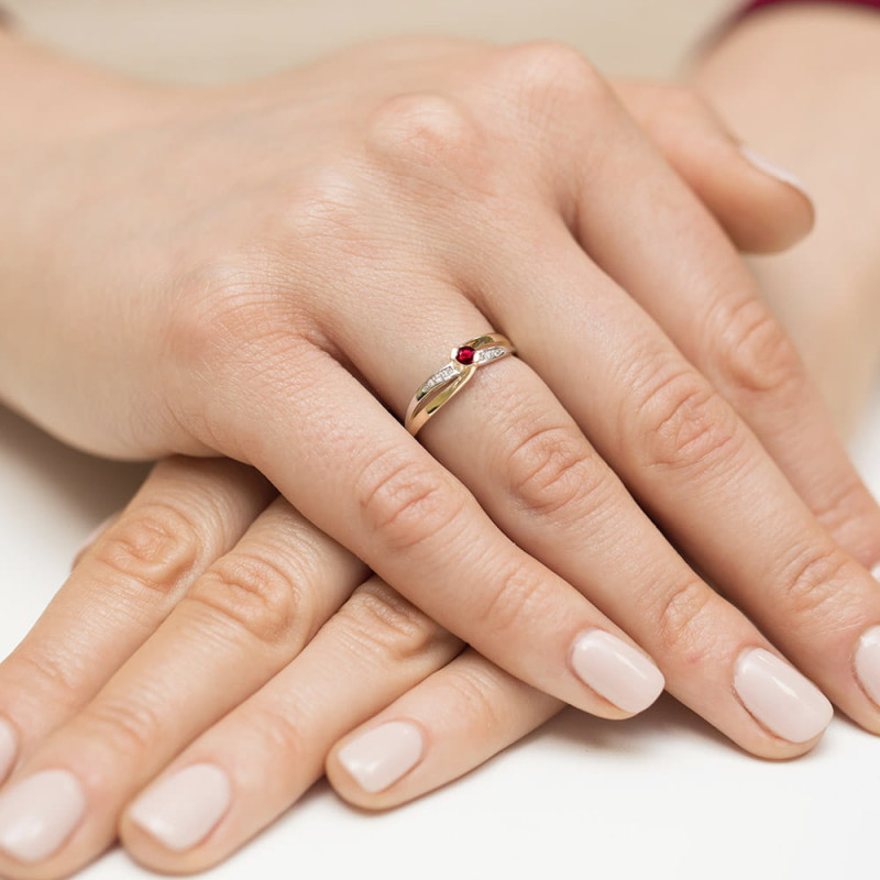 Pierścionek W415 Rubin 0,15ct żółte złoto