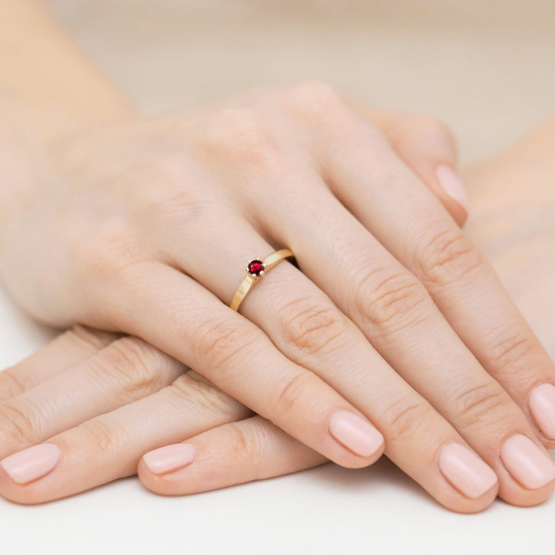 Pierścionek W222 Rubin 0,15ct żółte złoto