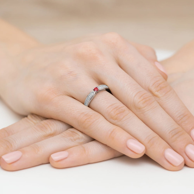 Pierścionek W449 Rubin 0,15ct białe złoto