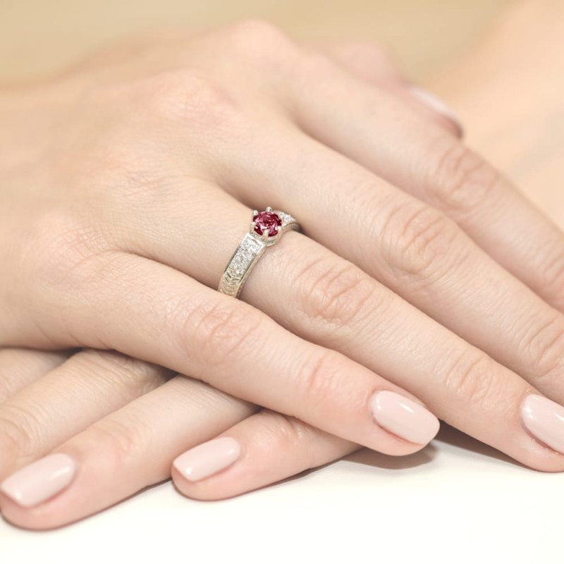 Pierścionek W075 Rubin 0,60ct białe złoto