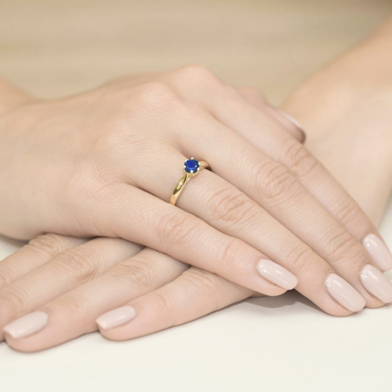 "Pierścionek W074 Szafir 0,50ct - elegancki pierścionek ze żółte