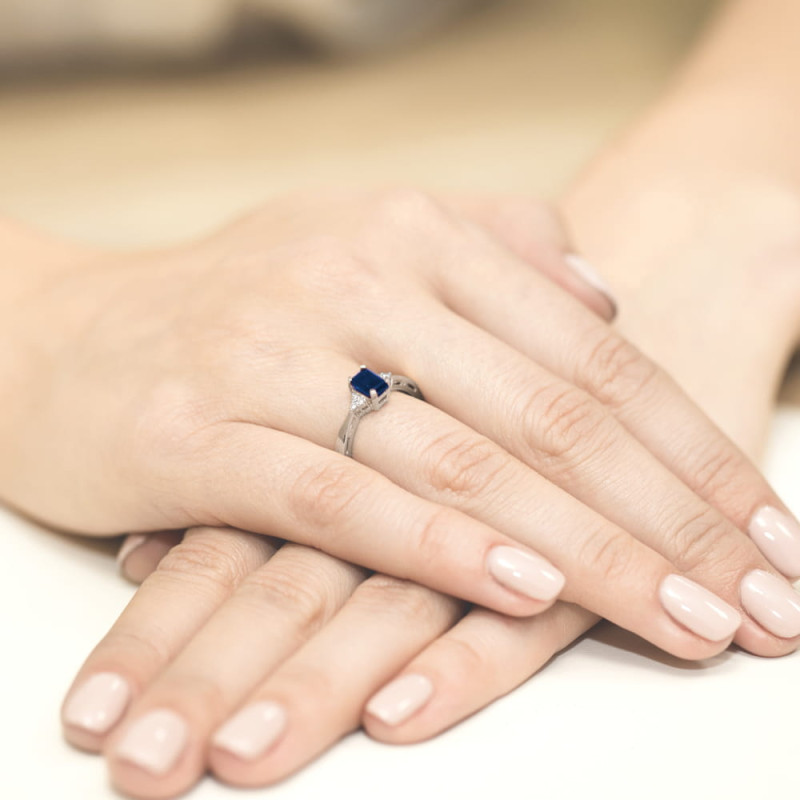 Pierścionek W002 Szafir 0,60ct białe złoto
