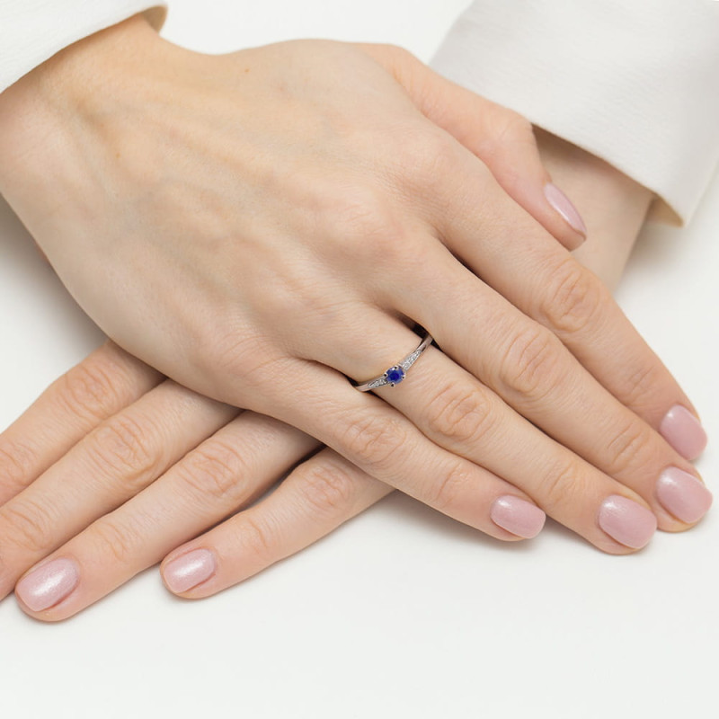 Pierścionek W0466 Szafir 0,30ct białe złoto