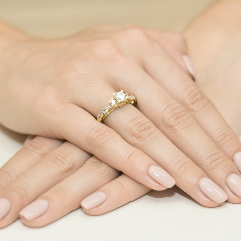Pierścionek W023 Biały szafir 0,50ct w żółtym złocie - Daimana.