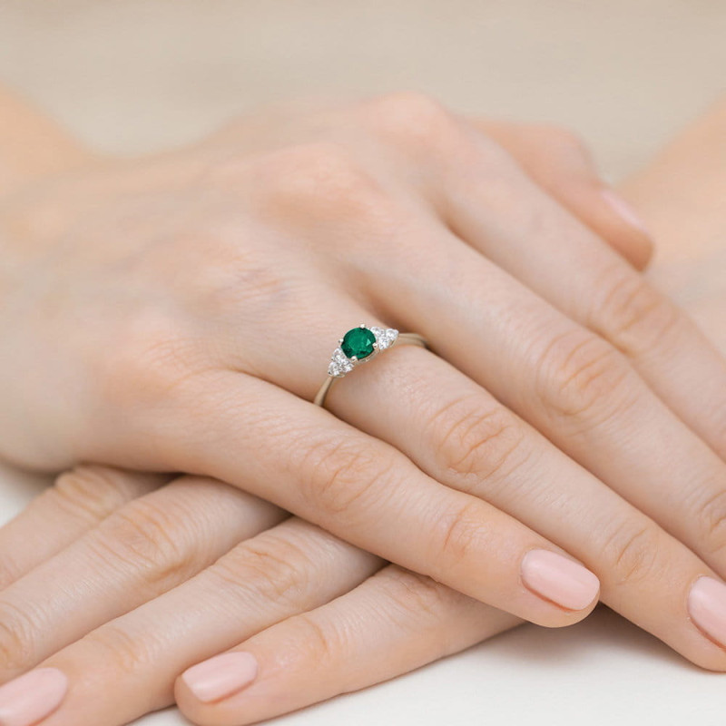 Pierścionek W451 1 Szmaragd 0,50ct białe złoto