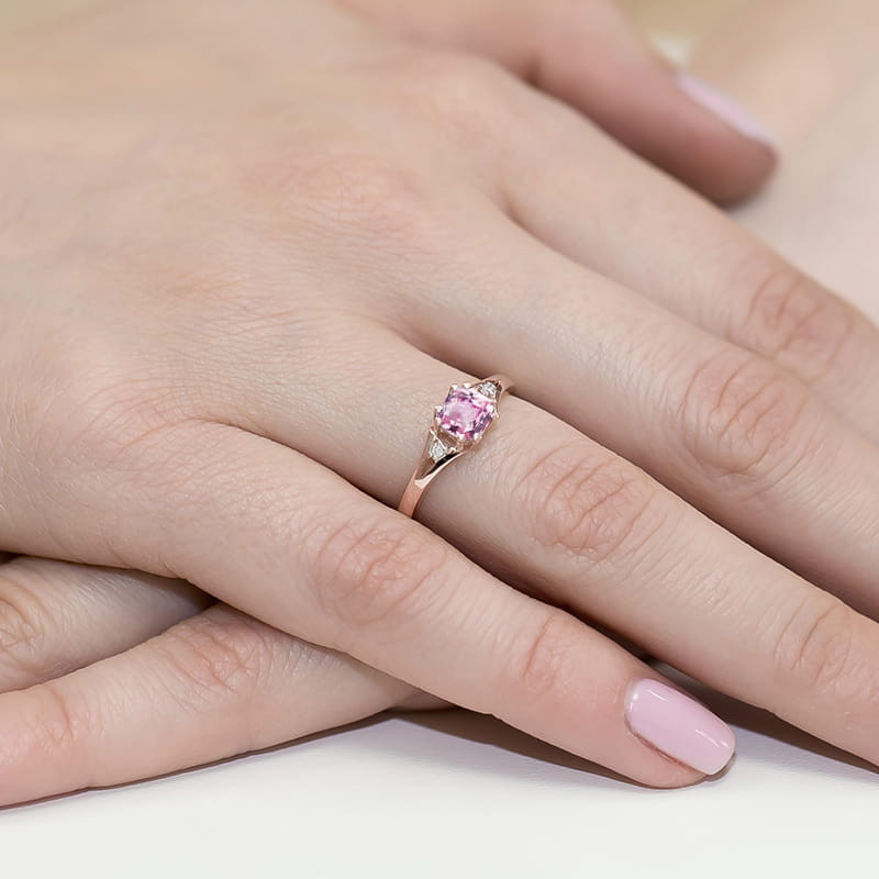 Pierścionek W044 Różowy Topaz 0,70ct różowe złoto