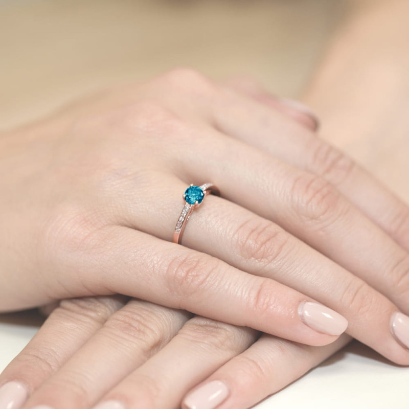 Pierścionek W066 Topaz London Blue 0,50ct różowe złoto