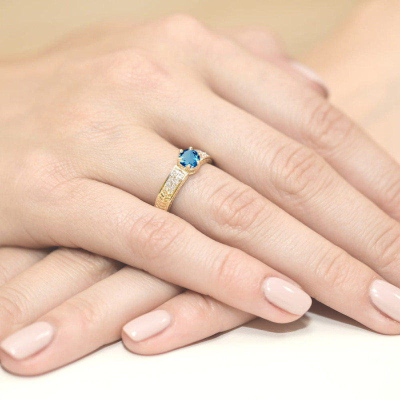 "Pierścionek W075 Topaz London Blue 0,50ct żółte złoto - sklep D
