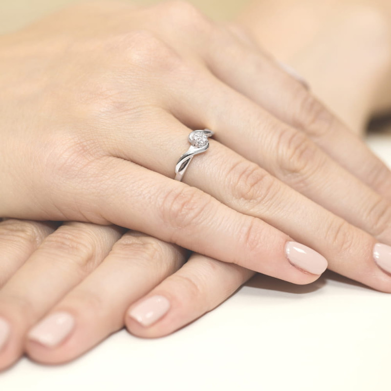 Pierścionek W022 Diament 0,04ct białe złoto