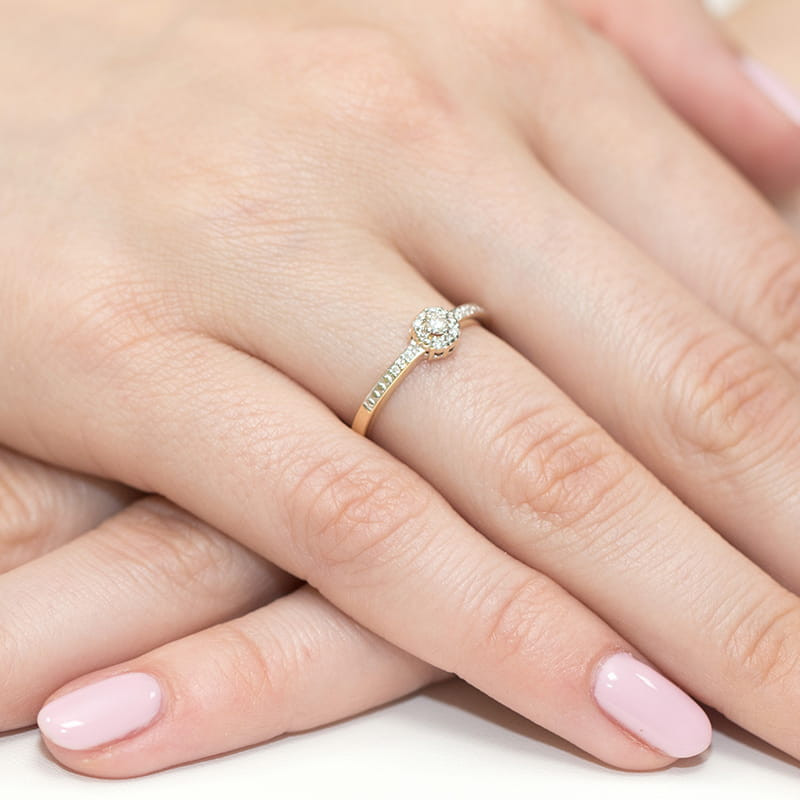 "Pierścionek W091 z diamentem 0,02ct w żółtym złocie - Daimana.p