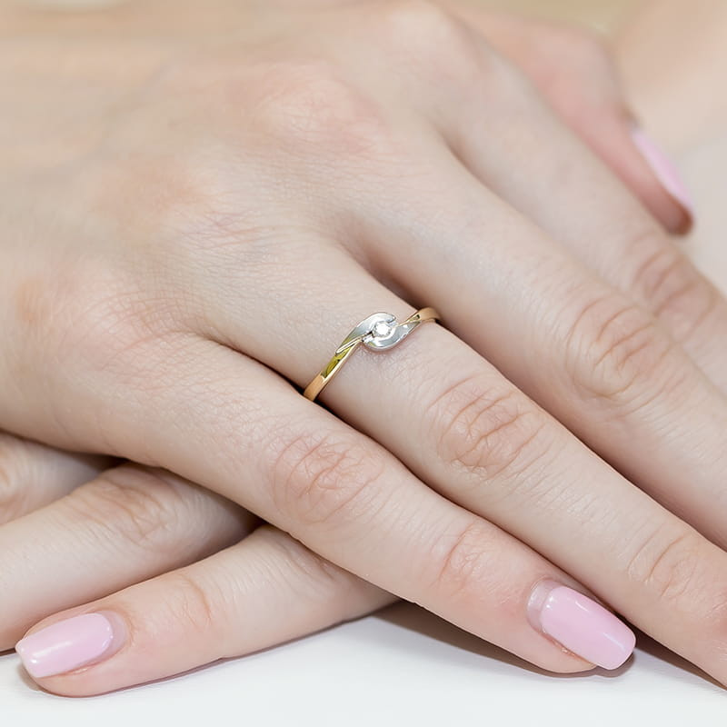"Pierścionek W158 Diament 0,05ct żółte złoto - Daimana.pl"
