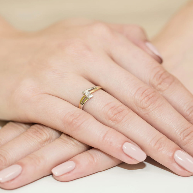 "Pierścionek W210 z diamentem 0,08ct w żółtym złocie - Daimana.p
