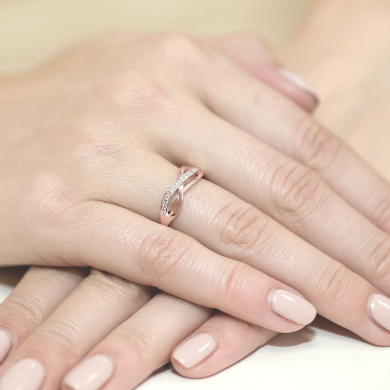 Pierścionek W090 z diamentami różowe złoto