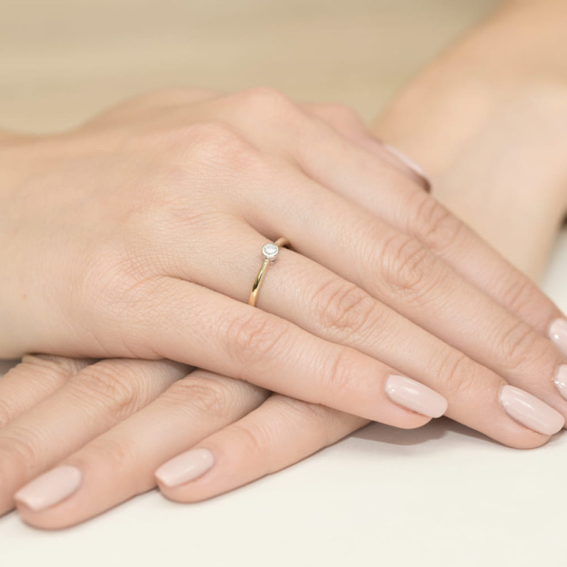 Pierścionek W224 Diament 0,10ct żółte złoto