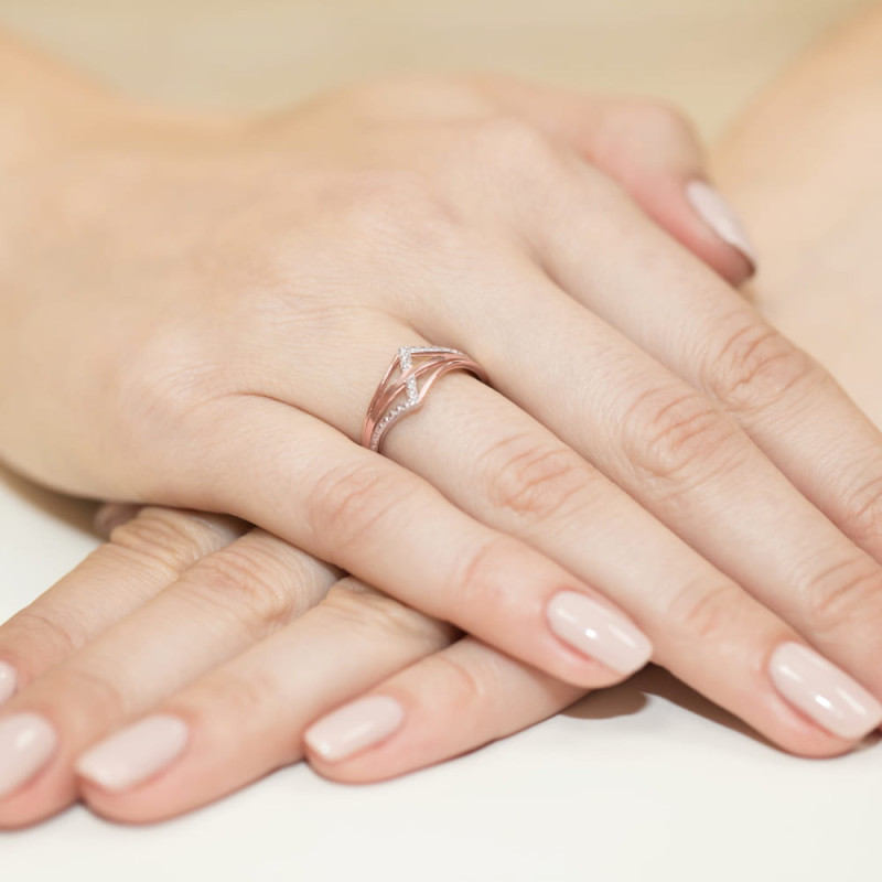 Pierścionek W114 z diamentami różowe złoto